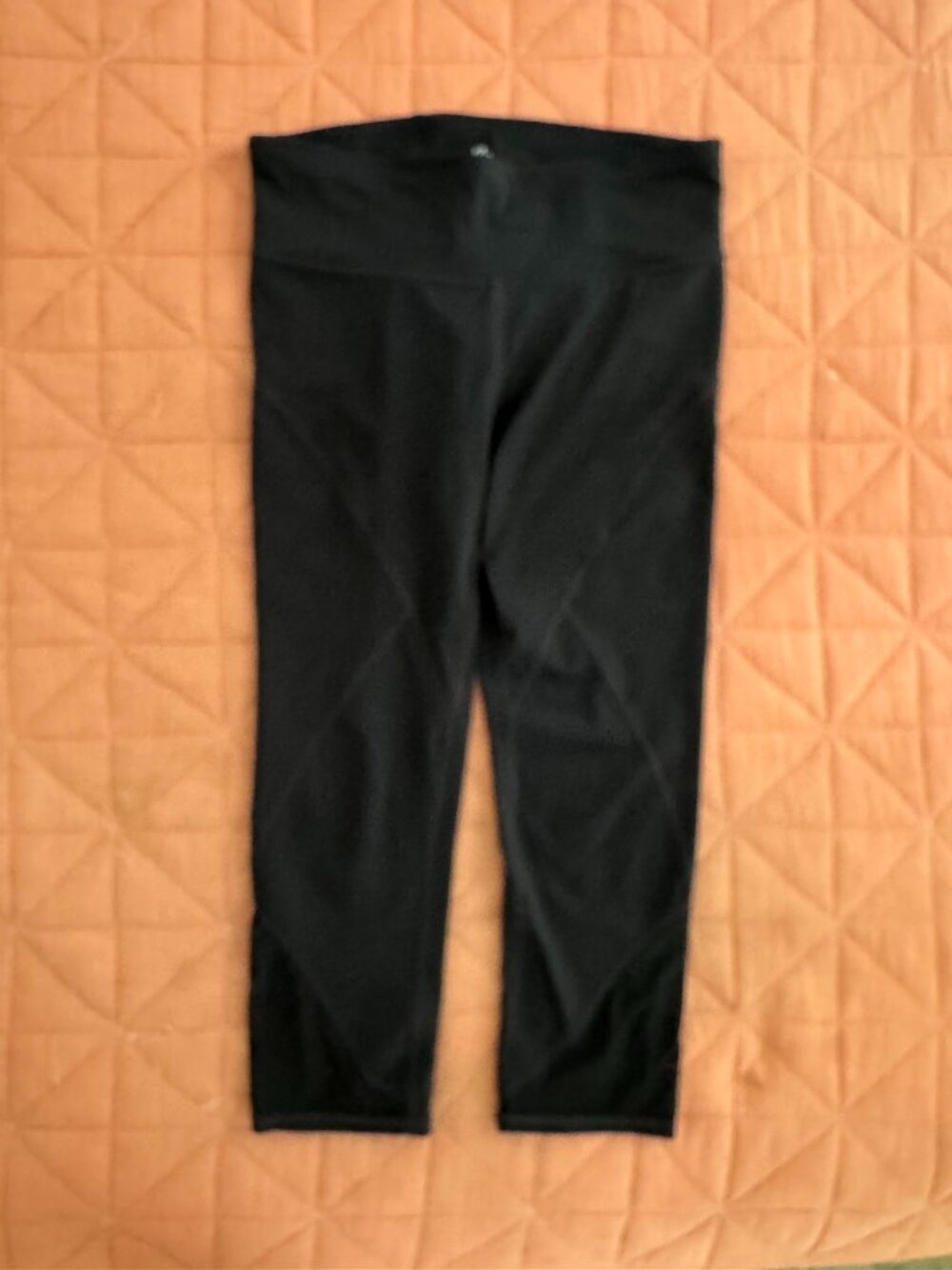 GapFit Eclipse Women's Small Black Cropped Capri Performance Leggings